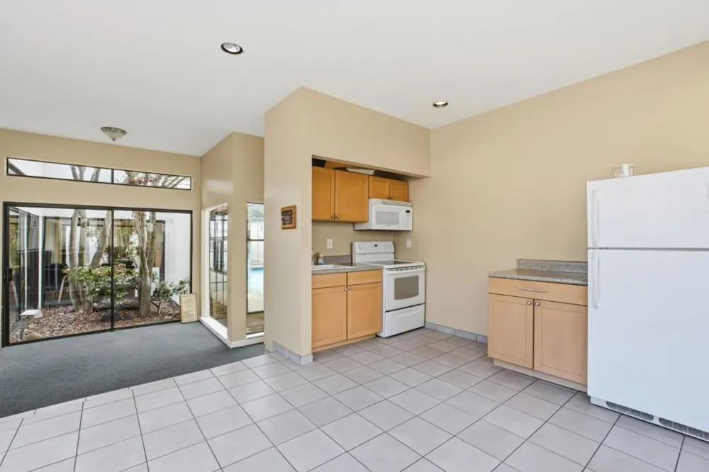 1919 Alameda De Las Pulgas #14 San Mateo, CA 94403