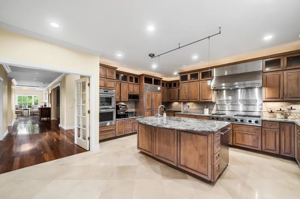 15723 Oak Knoll Drive Los Gatos, CA 95030