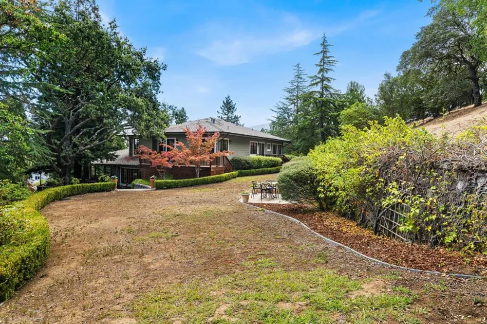15723 Oak Knoll Drive Los Gatos, CA 95030