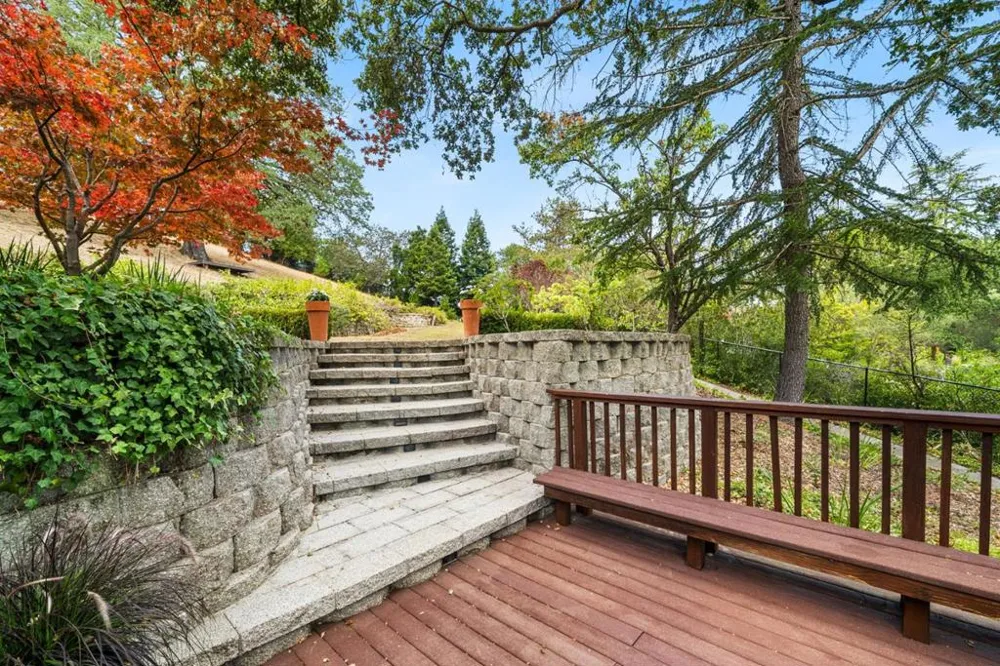 15723 Oak Knoll Drive Los Gatos, CA 95030