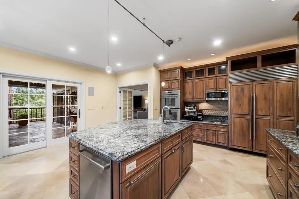 15723 Oak Knoll Drive Los Gatos, CA 95030