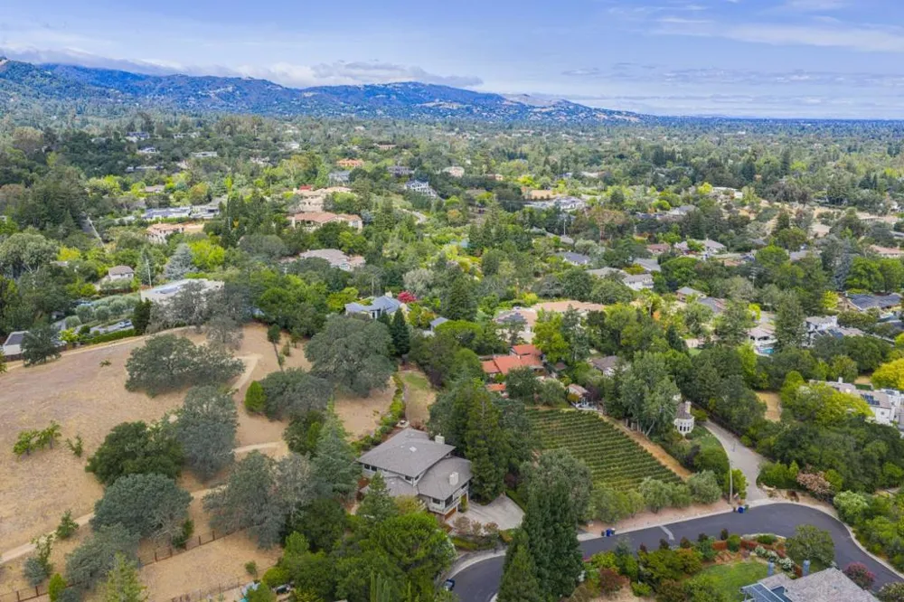 15723 Oak Knoll Drive Los Gatos, CA 95030
