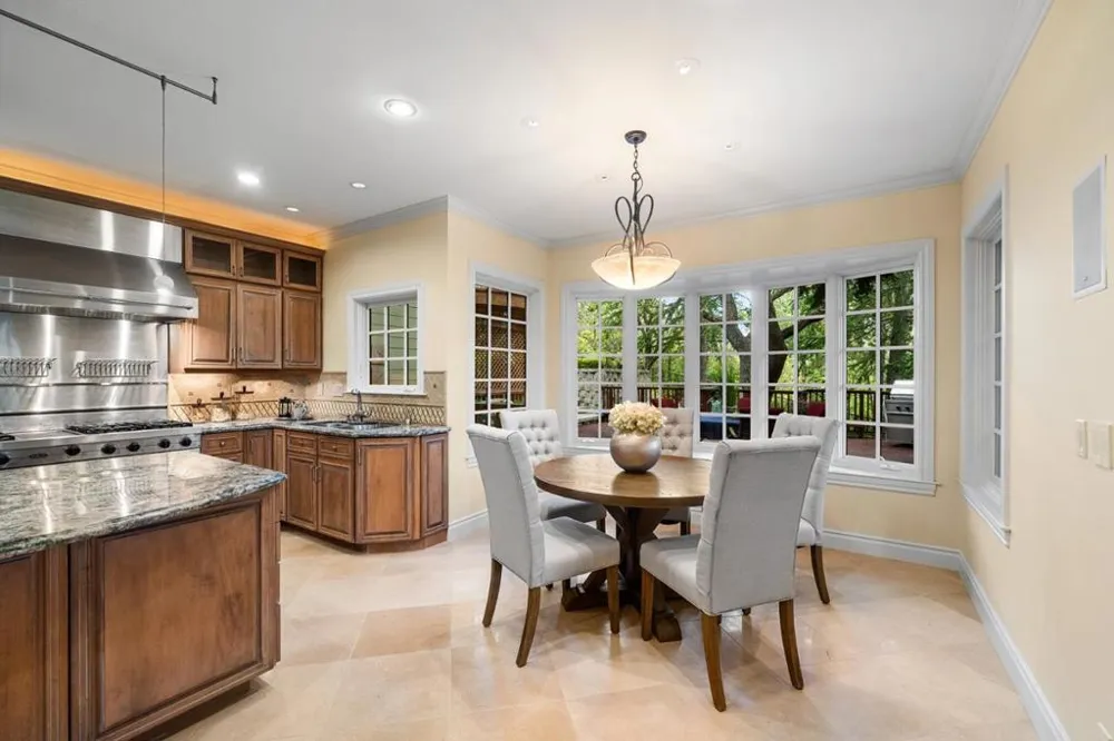 15723 Oak Knoll Drive Los Gatos, CA 95030