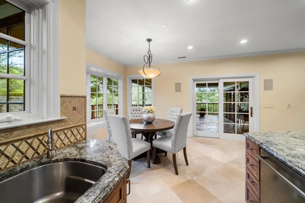 15723 Oak Knoll Drive Los Gatos, CA 95030