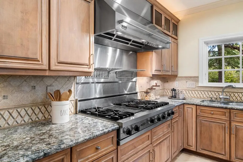 15723 Oak Knoll Drive Los Gatos, CA 95030