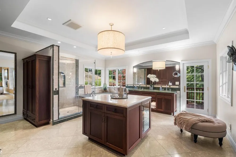 15723 Oak Knoll Drive Los Gatos, CA 95030