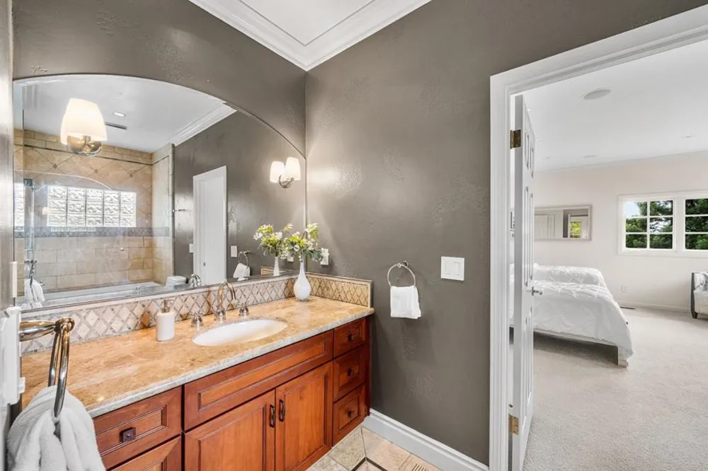 15723 Oak Knoll Drive Los Gatos, CA 95030
