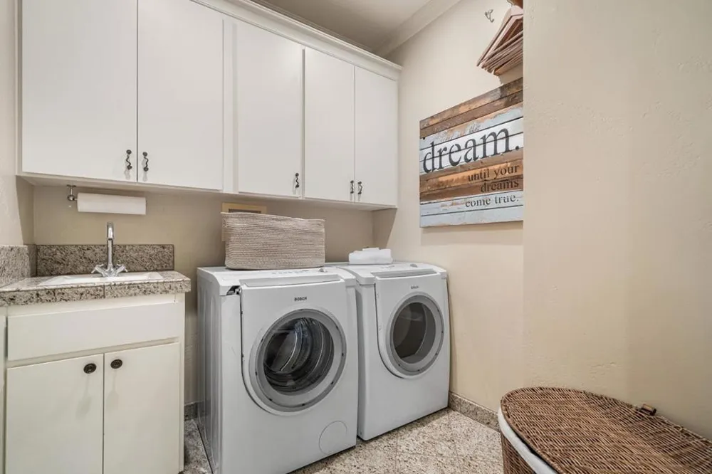 15723 Oak Knoll Drive Los Gatos, CA 95030