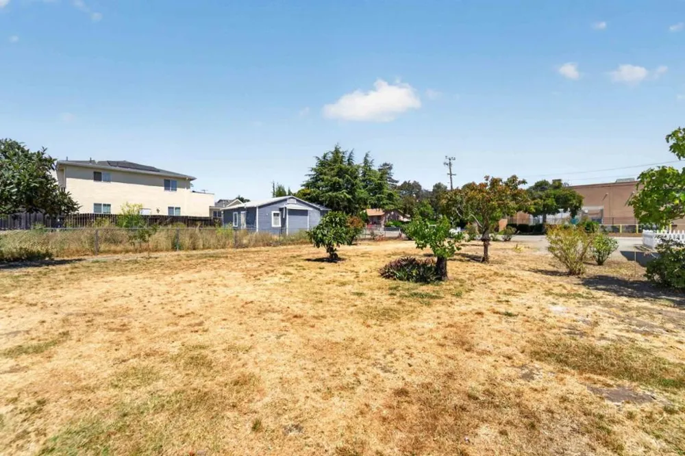 21463 Locust Street Hayward, CA 94541