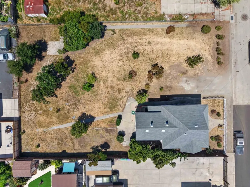 21463 Locust Street Hayward, CA 94541