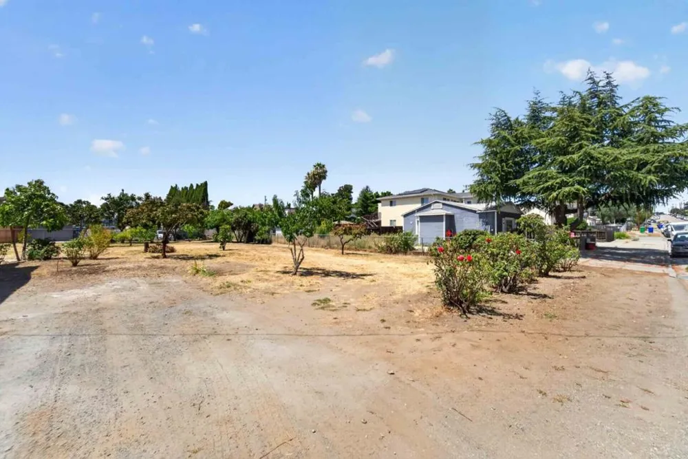 21463 Locust Street Hayward, CA 94541