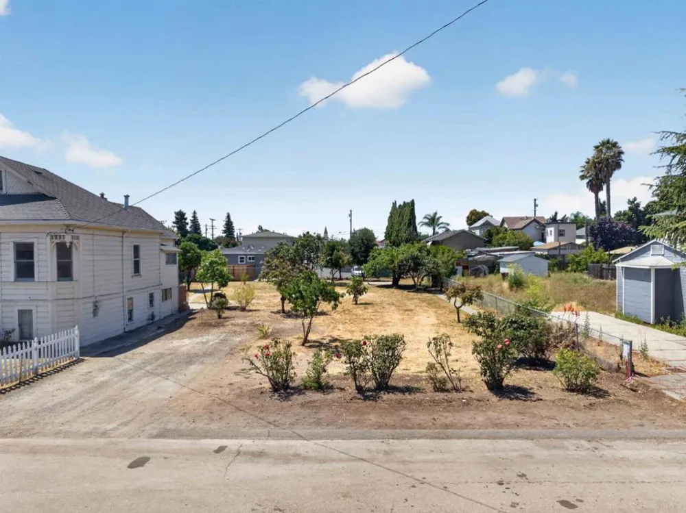 21463 Locust Street Hayward, CA 94541