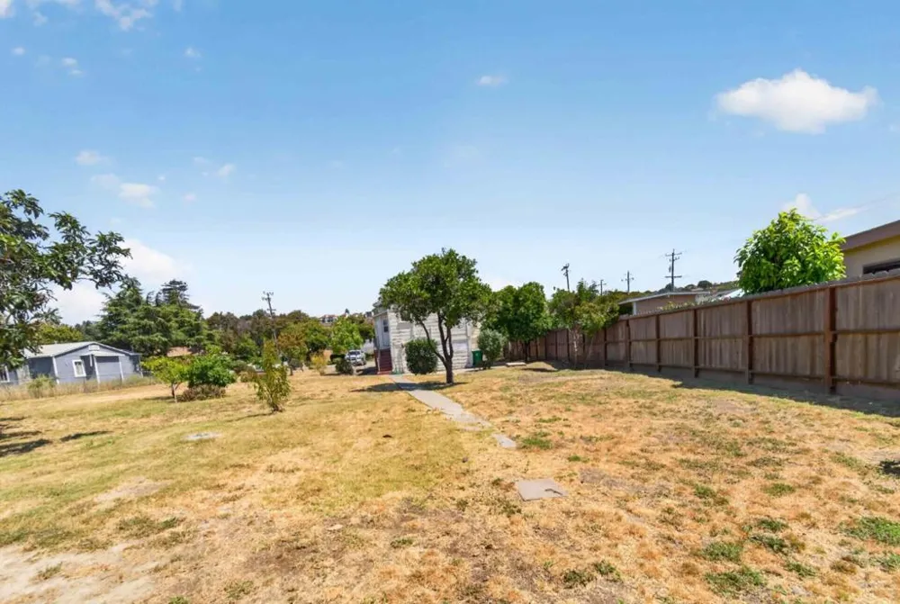21463 Locust Street Hayward, CA 94541