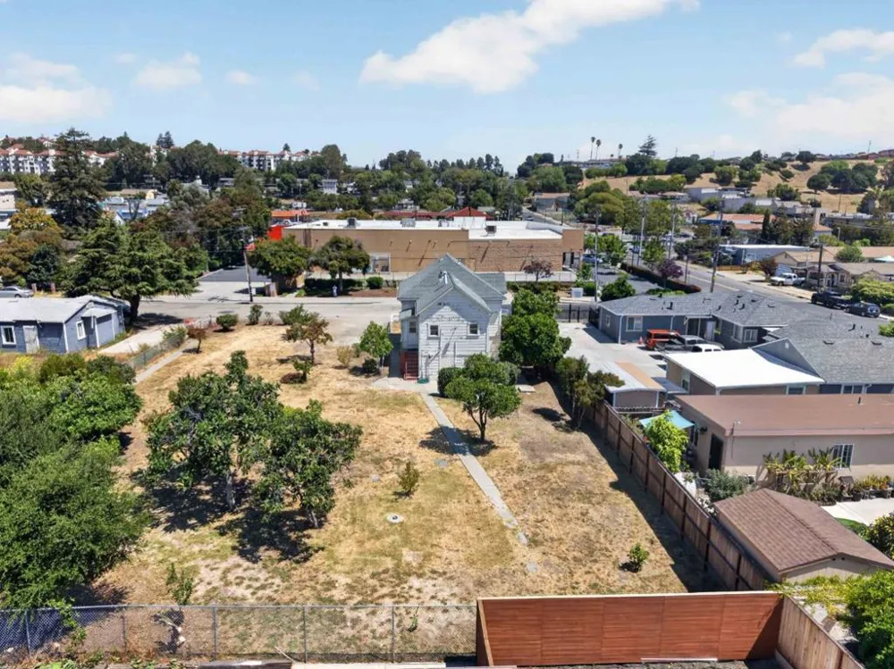 21463 Locust Street Hayward, CA 94541