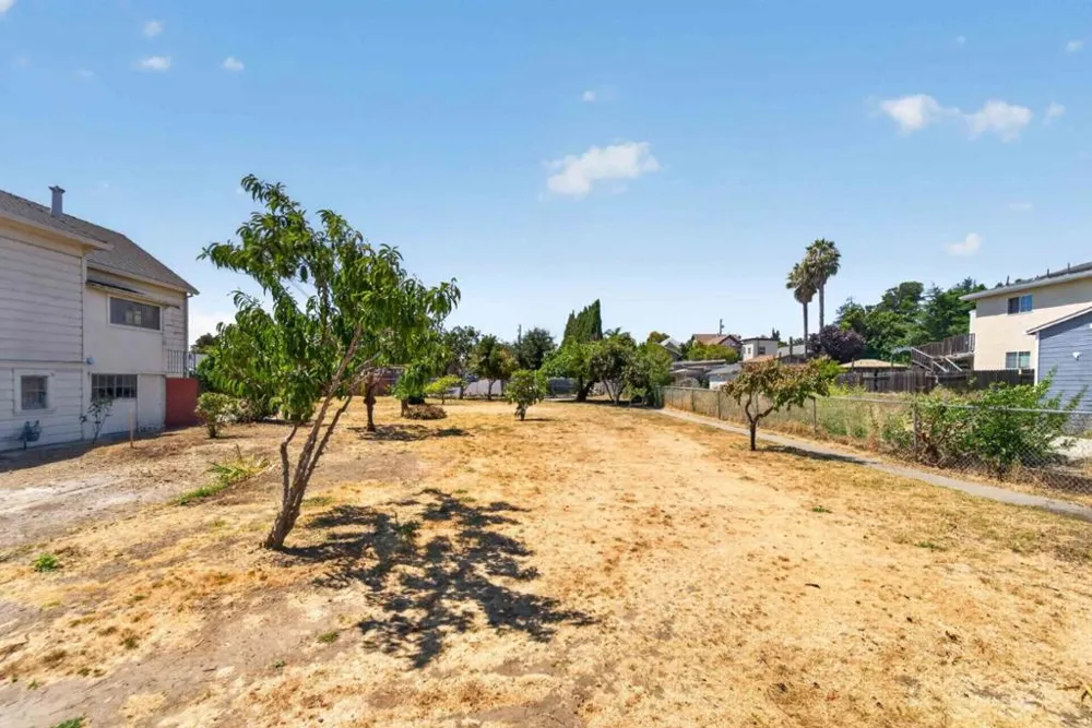 21463 Locust Street Hayward, CA 94541