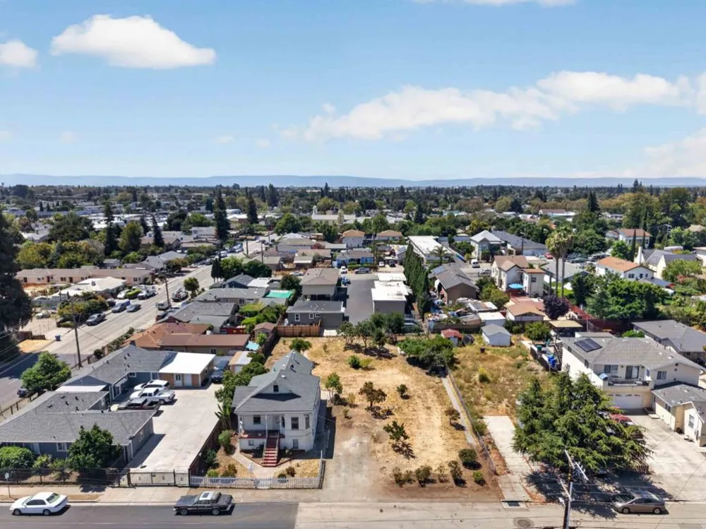 21463 Locust Street Hayward, CA 94541