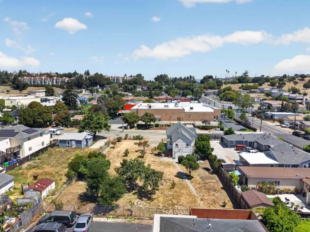 21463 Locust Street Hayward, CA 94541