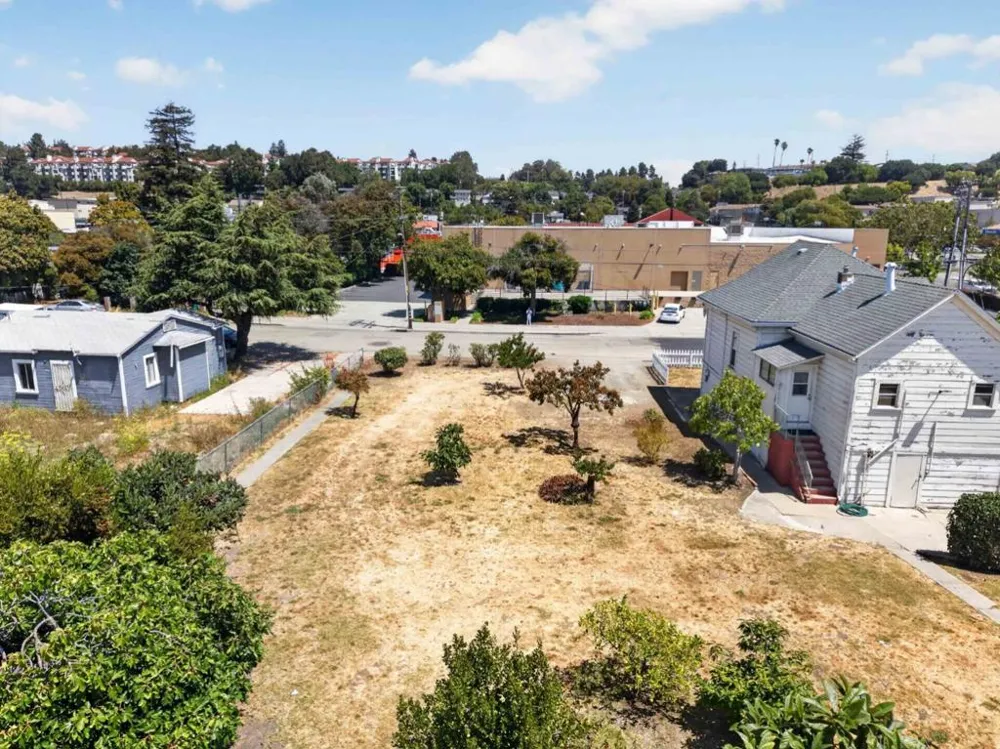 21463 Locust Street Hayward, CA 94541