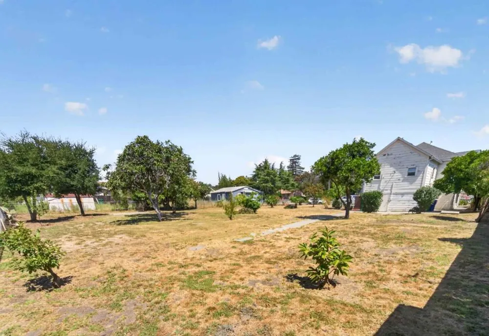21463 Locust Street Hayward, CA 94541