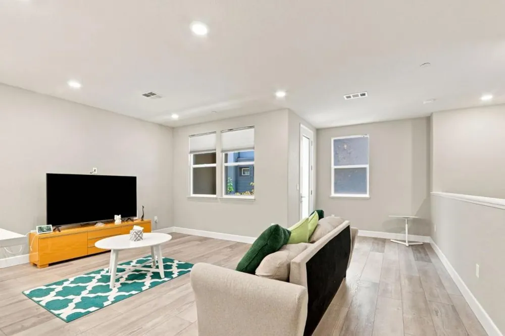 633 Clover Circle Milpitas, CA 95035