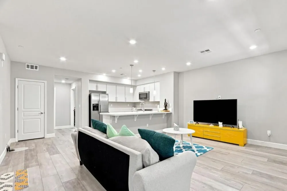 633 Clover Circle Milpitas, CA 95035