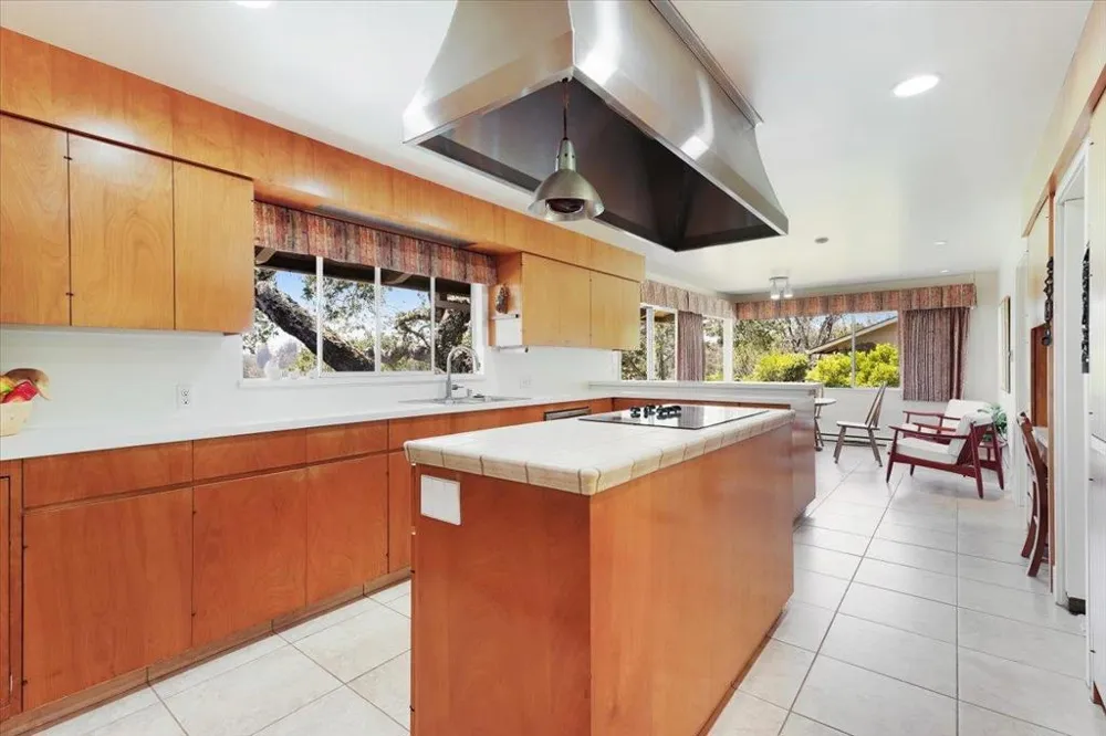 260 Oak Watsonville, CA 95076