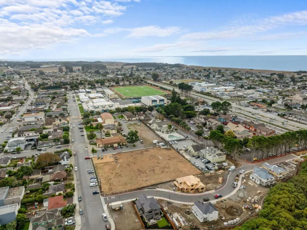 587 Creekside Court Half Moon Bay, CA 94019