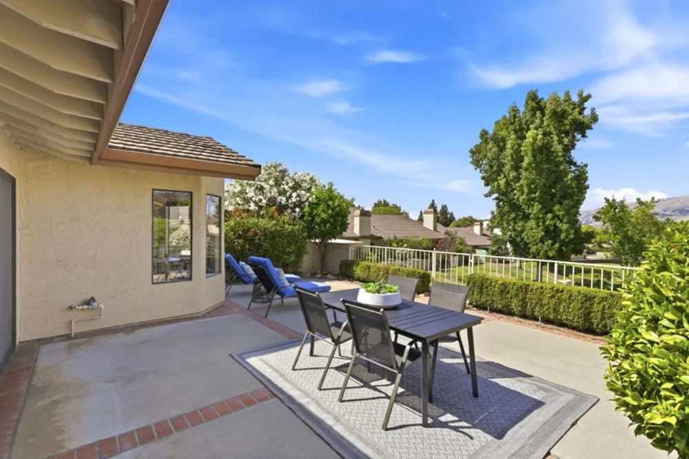 3327 Lake Albano Circle San Jose, CA 95135