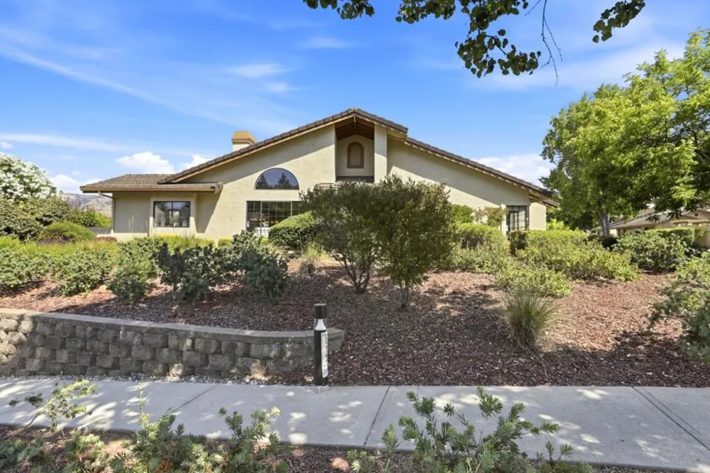 3327 Lake Albano Circle San Jose, CA 95135
