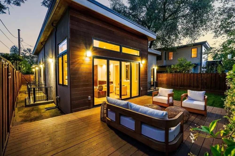 3751 El Centro Street Palo Alto, CA 94306