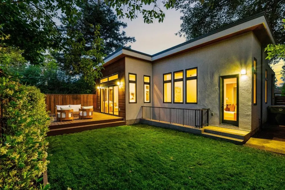 3751 El Centro Street Palo Alto, CA 94306