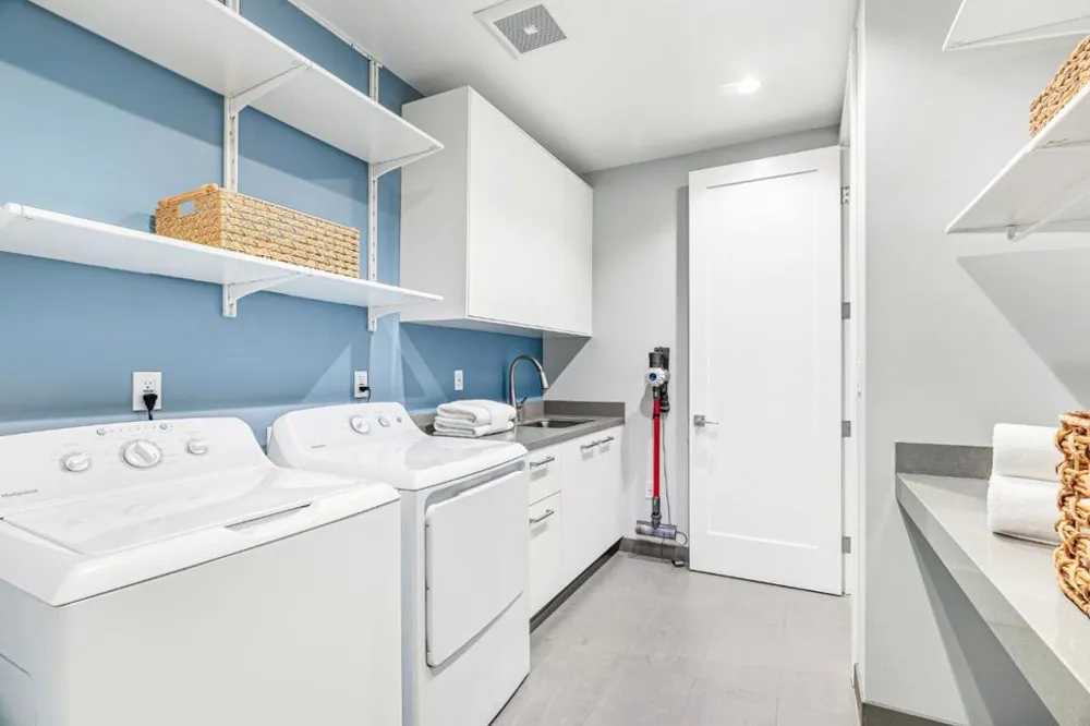 3751 El Centro Street Palo Alto, CA 94306