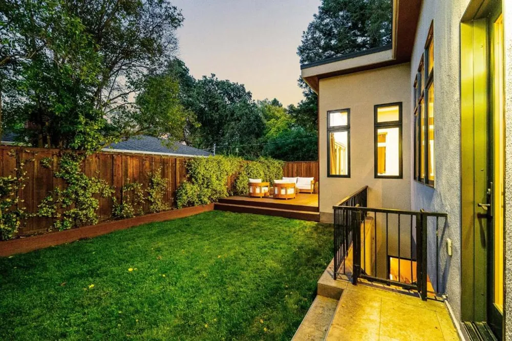 3751 El Centro Street Palo Alto, CA 94306
