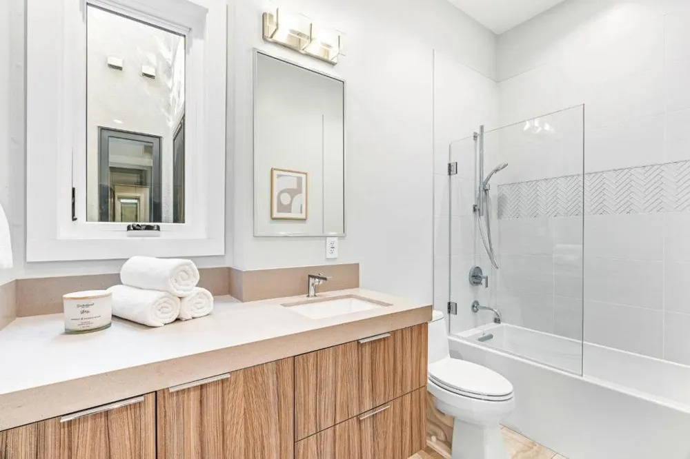 3751 El Centro Street Palo Alto, CA 94306