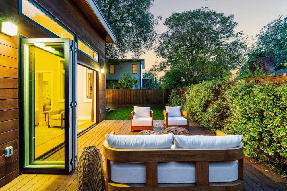 3751 El Centro Street Palo Alto, CA 94306