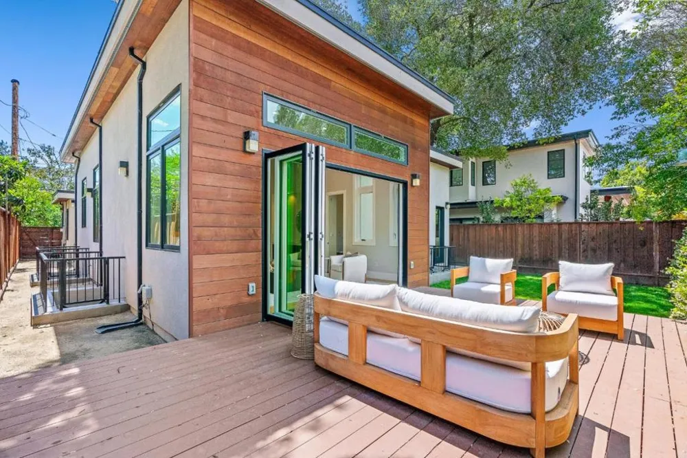 3751 El Centro Street Palo Alto, CA 94306