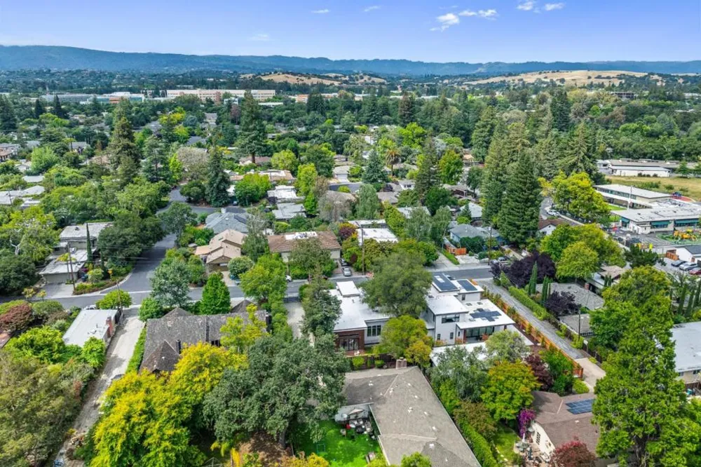 3751 El Centro Street Palo Alto, CA 94306