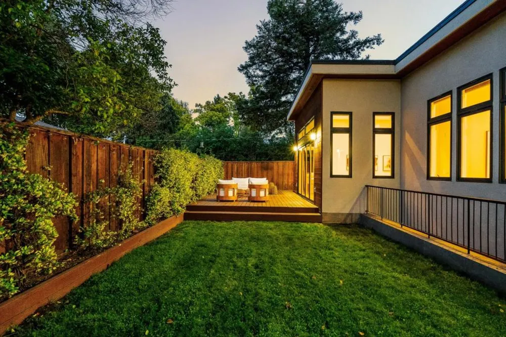 3751 El Centro Street Palo Alto, CA 94306