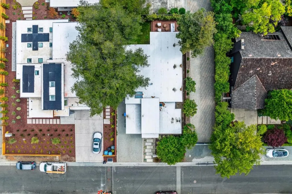 3751 El Centro Street Palo Alto, CA 94306