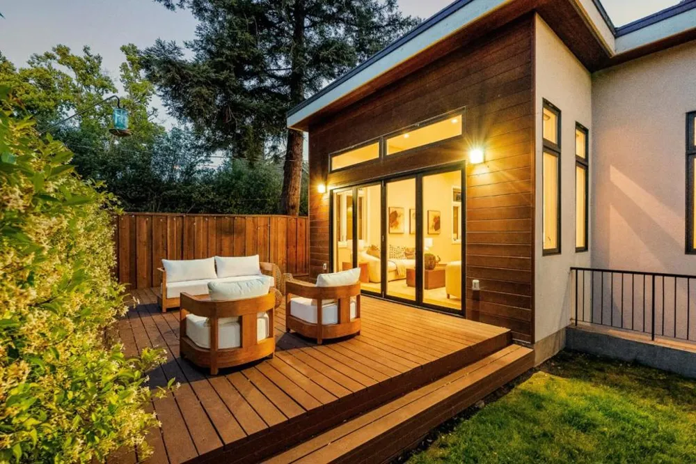 3751 El Centro Street Palo Alto, CA 94306