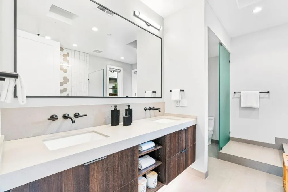 3751 El Centro Street Palo Alto, CA 94306