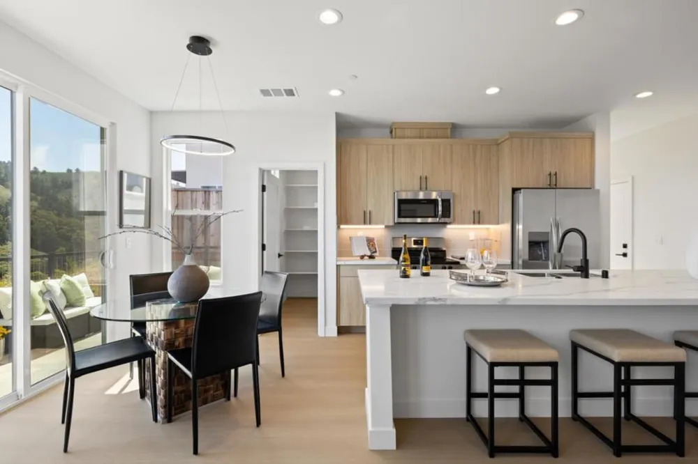 819 Fassler Pacifica, CA 94044