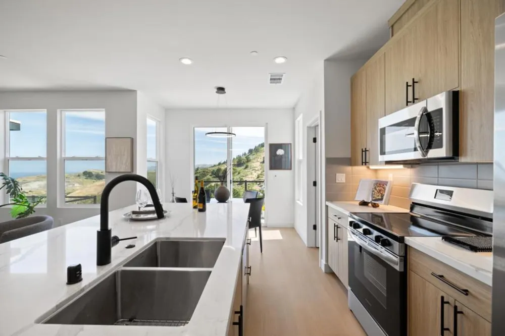 819 Fassler Pacifica, CA 94044