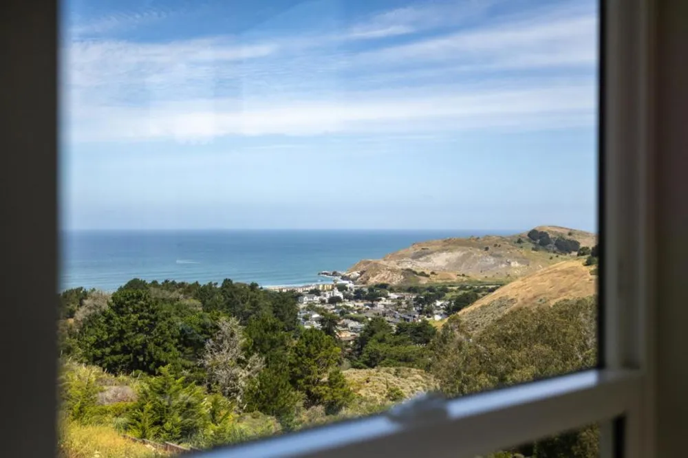 819 Fassler Pacifica, CA 94044