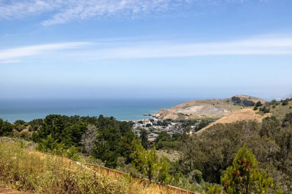 819 Fassler Pacifica, CA 94044