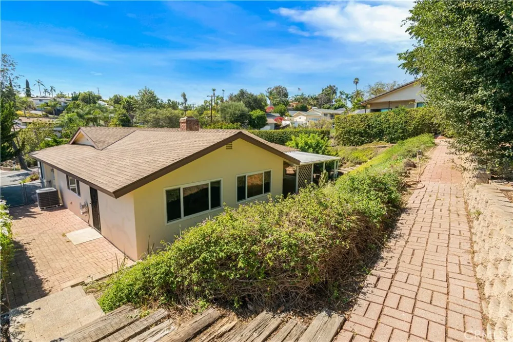 1065 Anza Vista, CA 92084