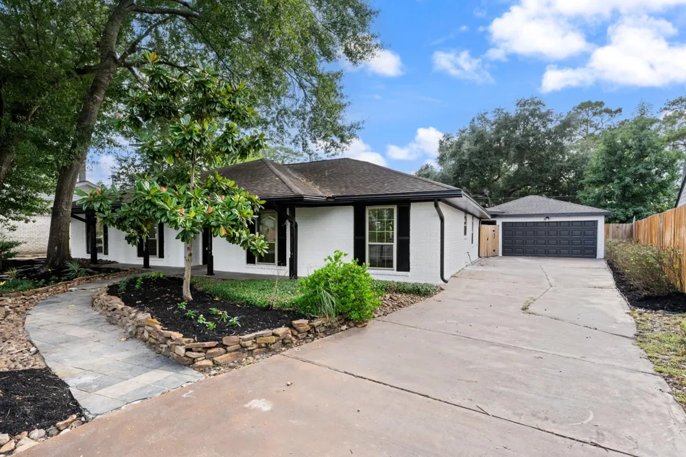 28923 Pine Hill Drive Shenandoah, TX 77381