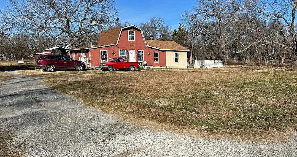 308 S Jernigan Street Bells, TX 75414