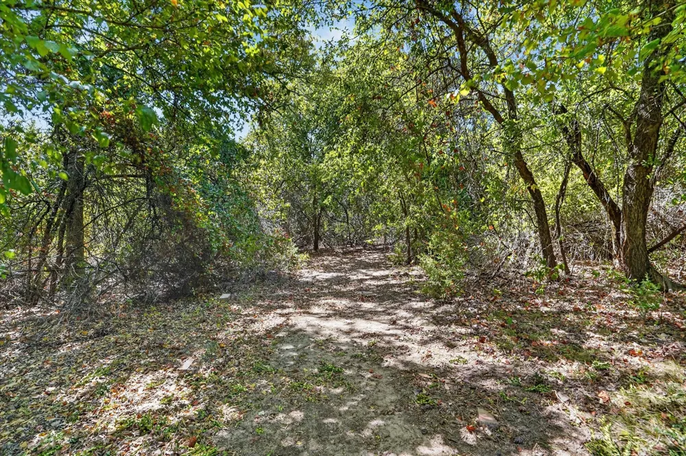 130 R And R Drive Springtown, TX 76082