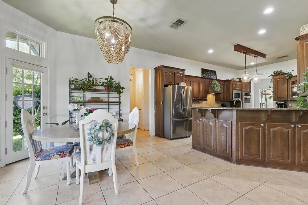 3404 Creek Crossing Drive Weatherford, TX 76087